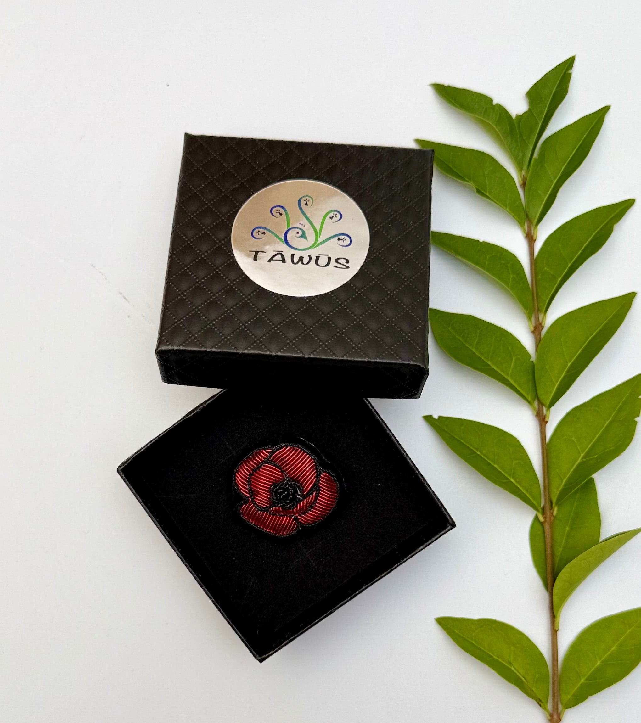 Broche coquelicot brodée à la main