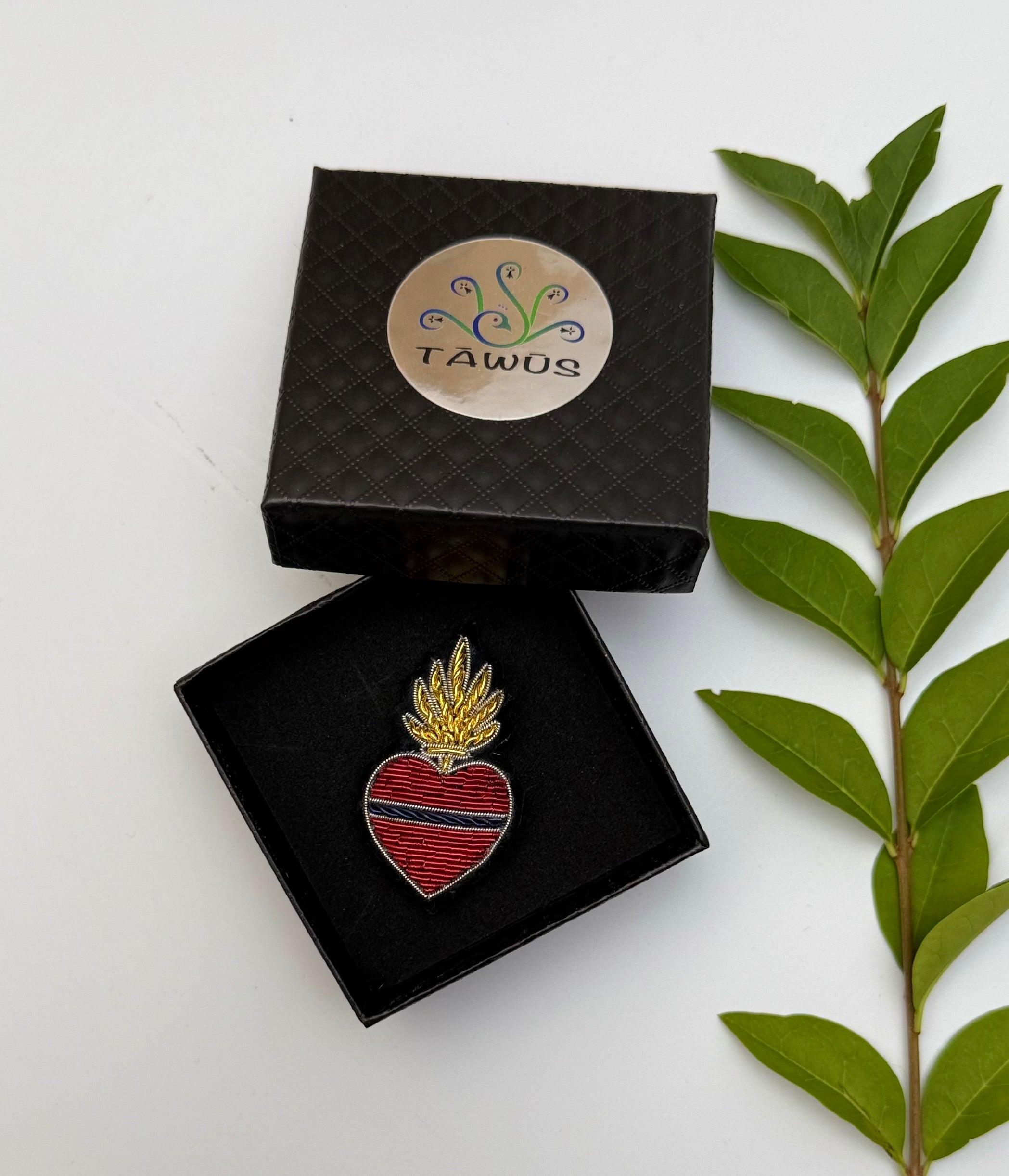 Broche Coeur Ex Voto Flamme brodée à la main