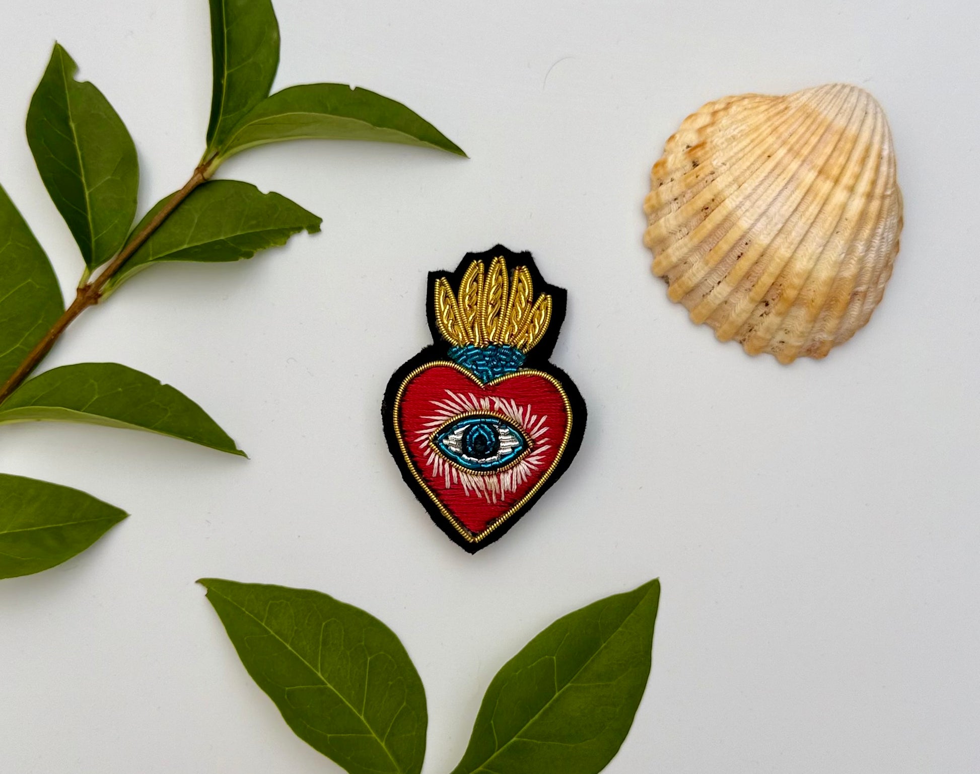 Broche Coeur Ex Voto Oeil Bleu brodée à la main