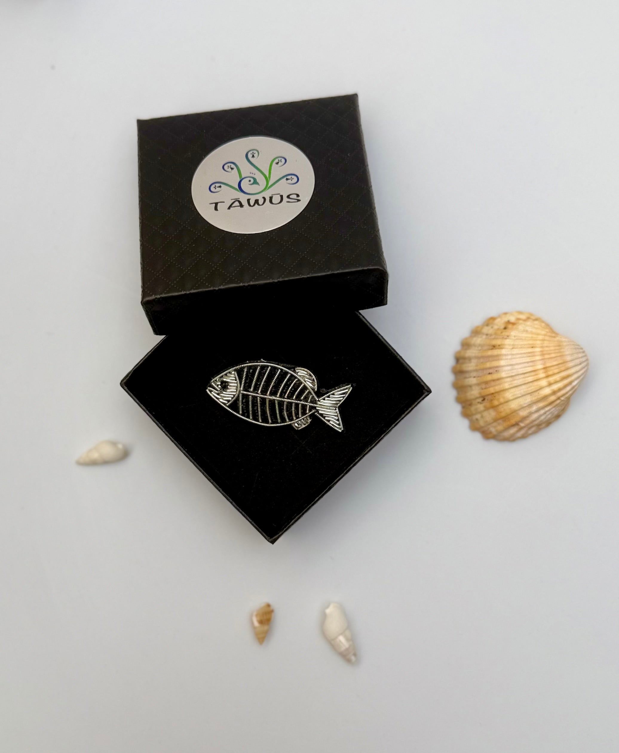 Broche Arête de Poisson brodée à la main