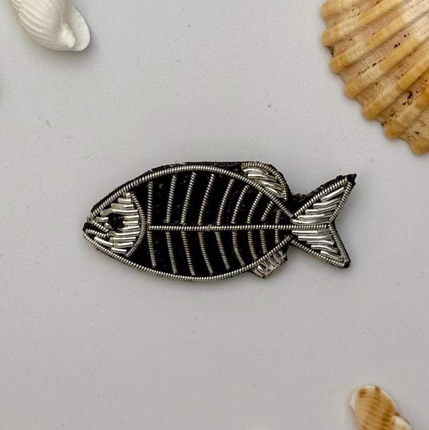 Broche Arête de Poisson brodée à la main