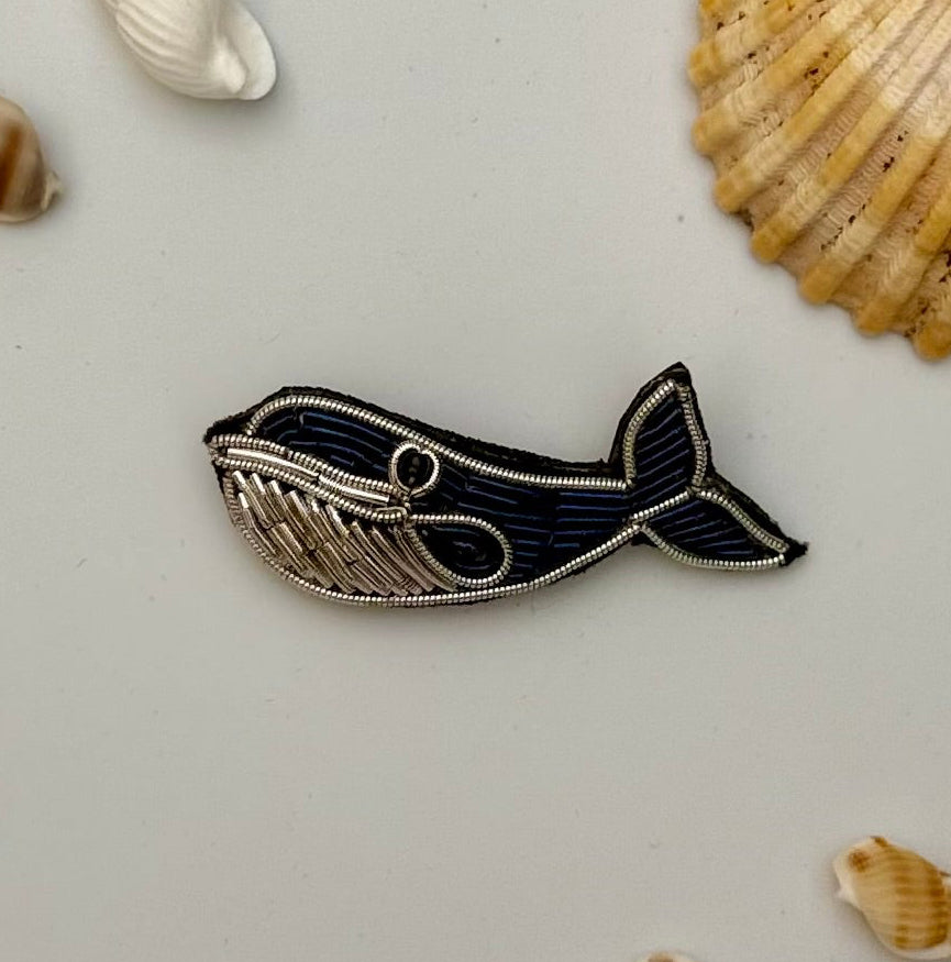 Broche Baleine  brodée à la main