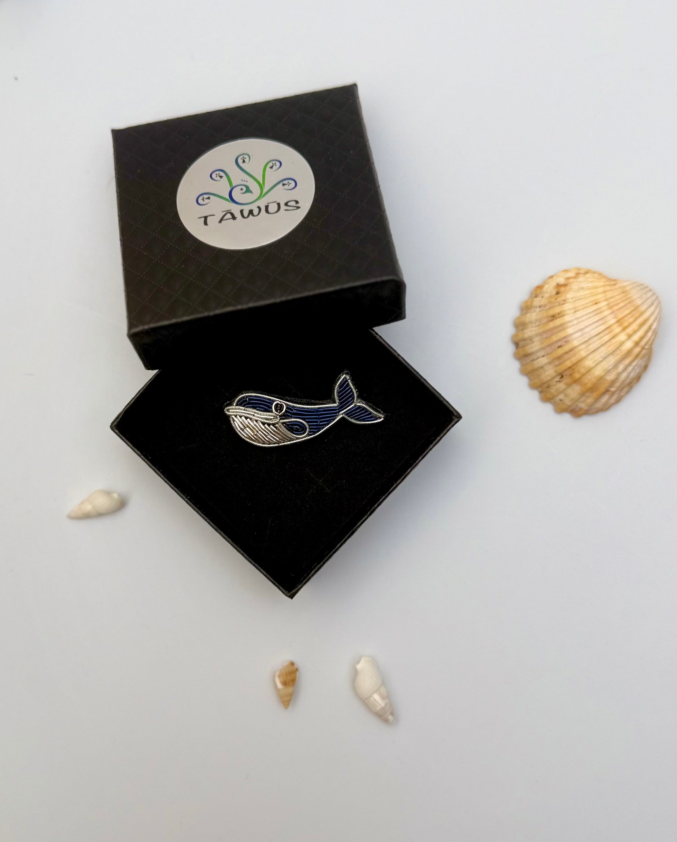 Broche Baleine  brodée à la main