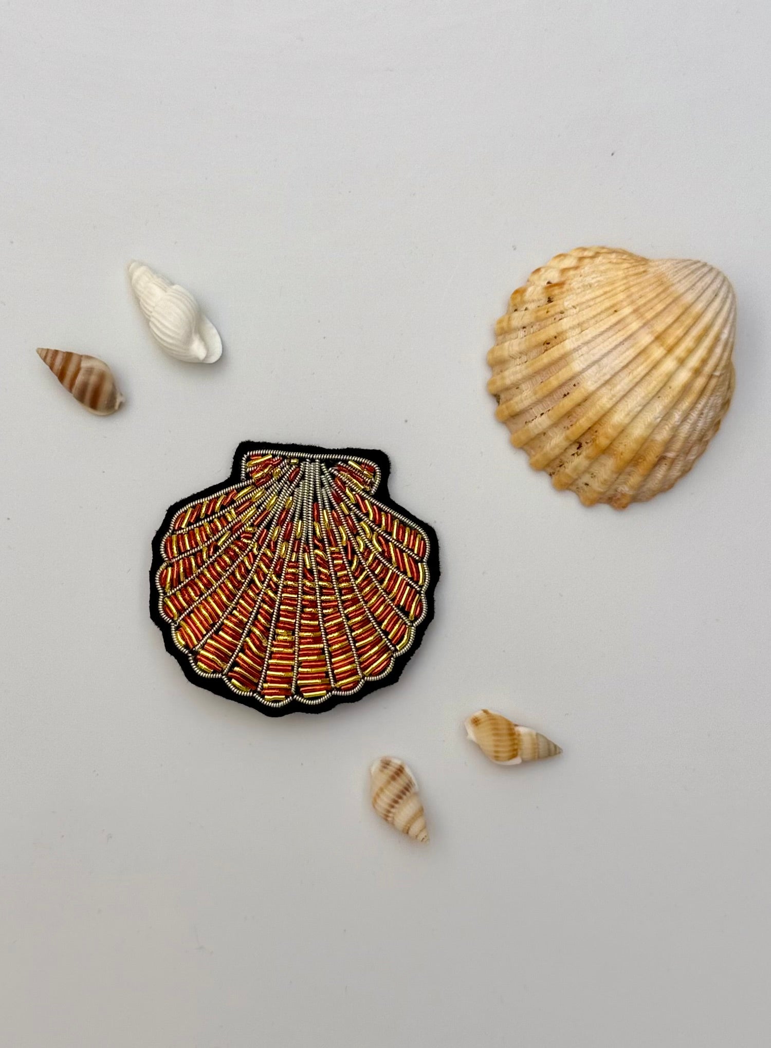 Broche Coquille St Jacques brodée à la main