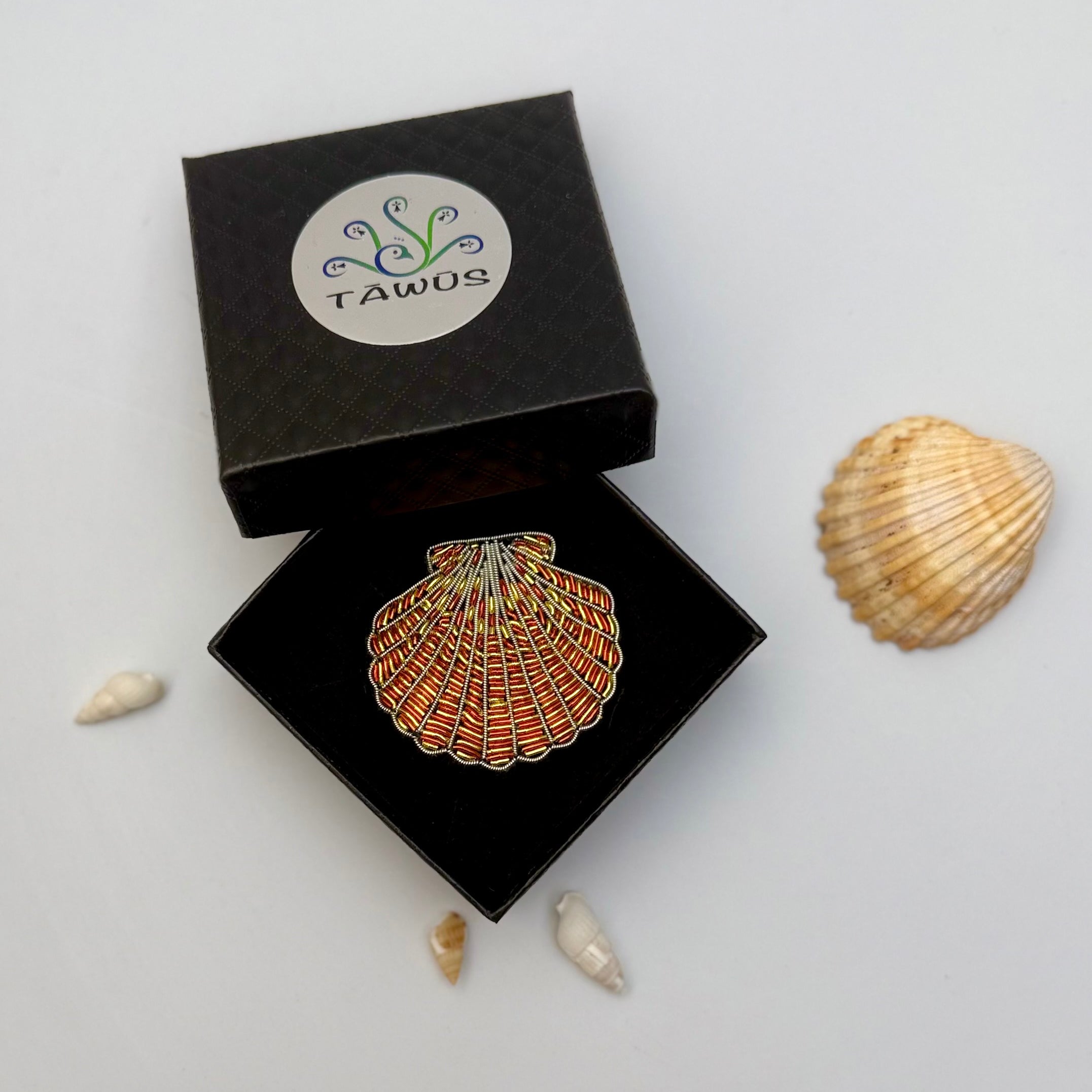 Broche Coquille St Jacques brodée à la main