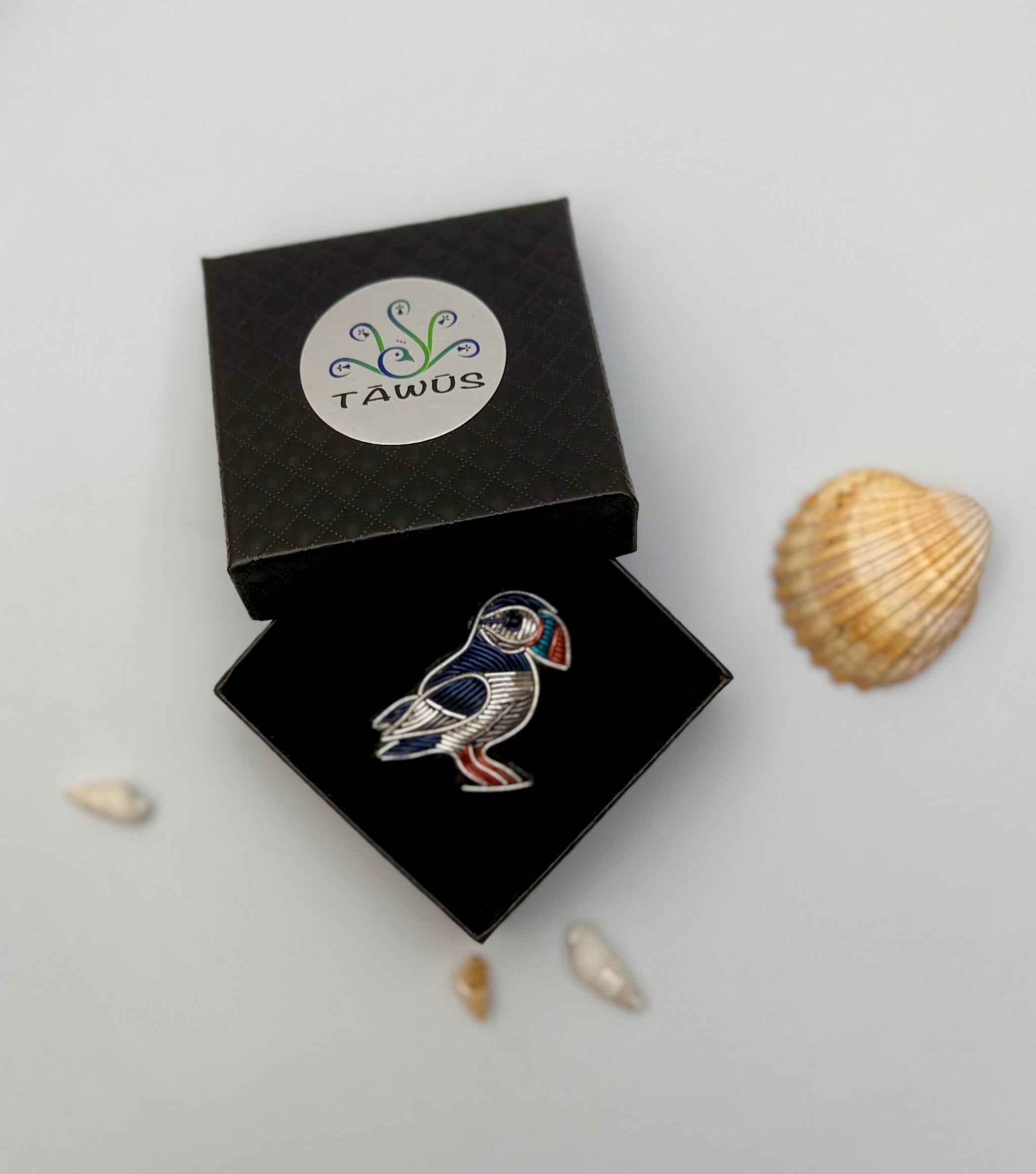 Broche Macareux brodée à la main