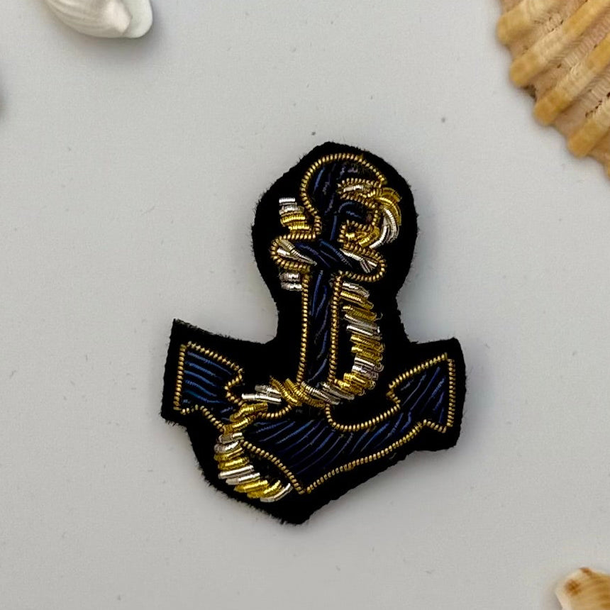 Broche Ancre Marine brodée à la main
