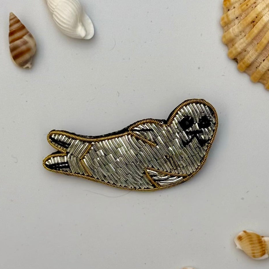 Broche Phoque brodée à la main