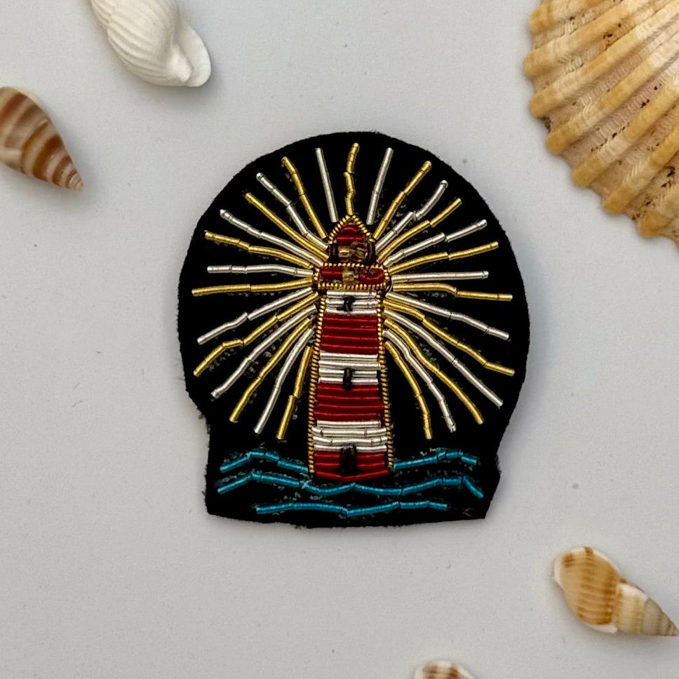 Broche Phare brodée à la main