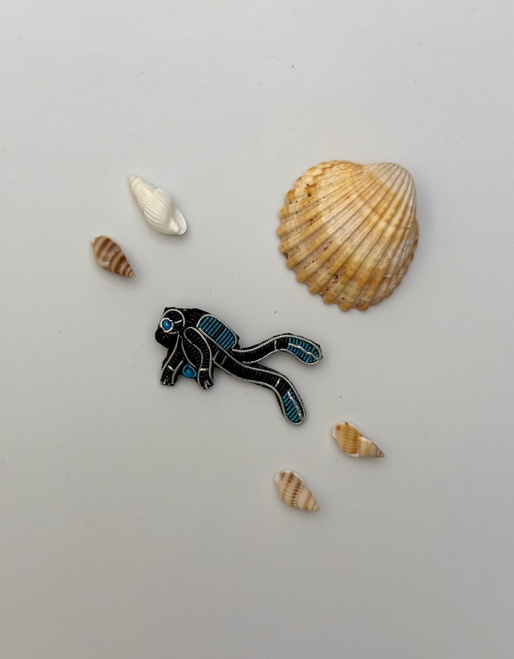 Broche Plongeur brodée à la main