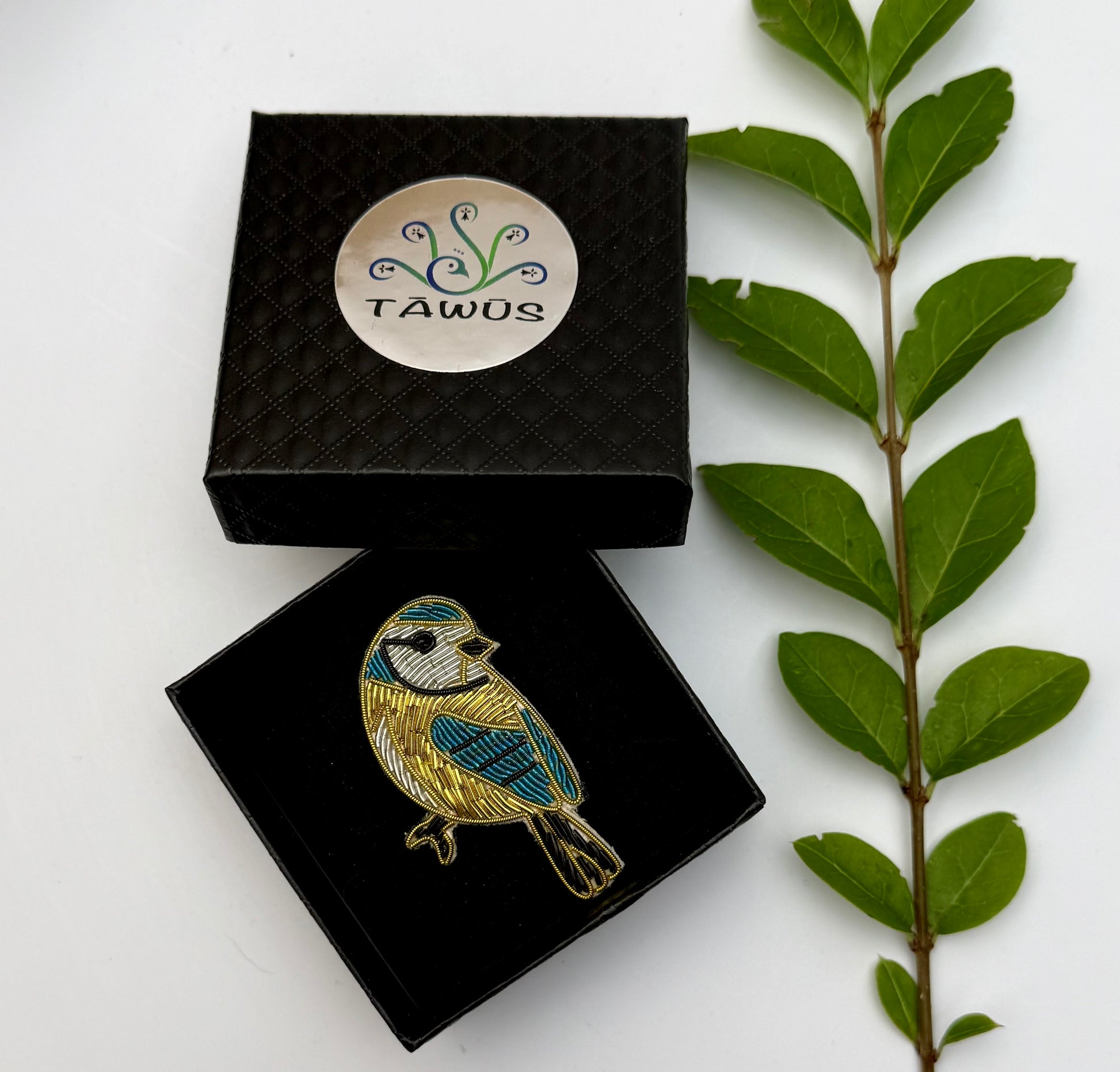 Broche Mésange brodée à la main