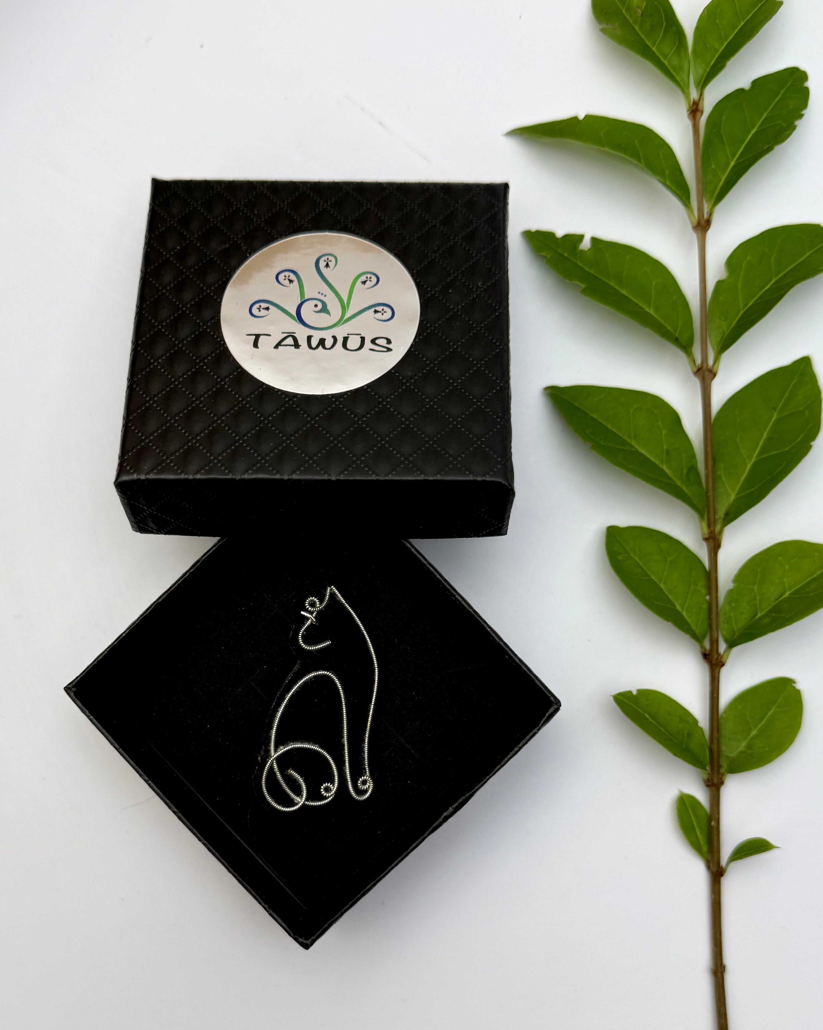 Broche Chat brodée à la main