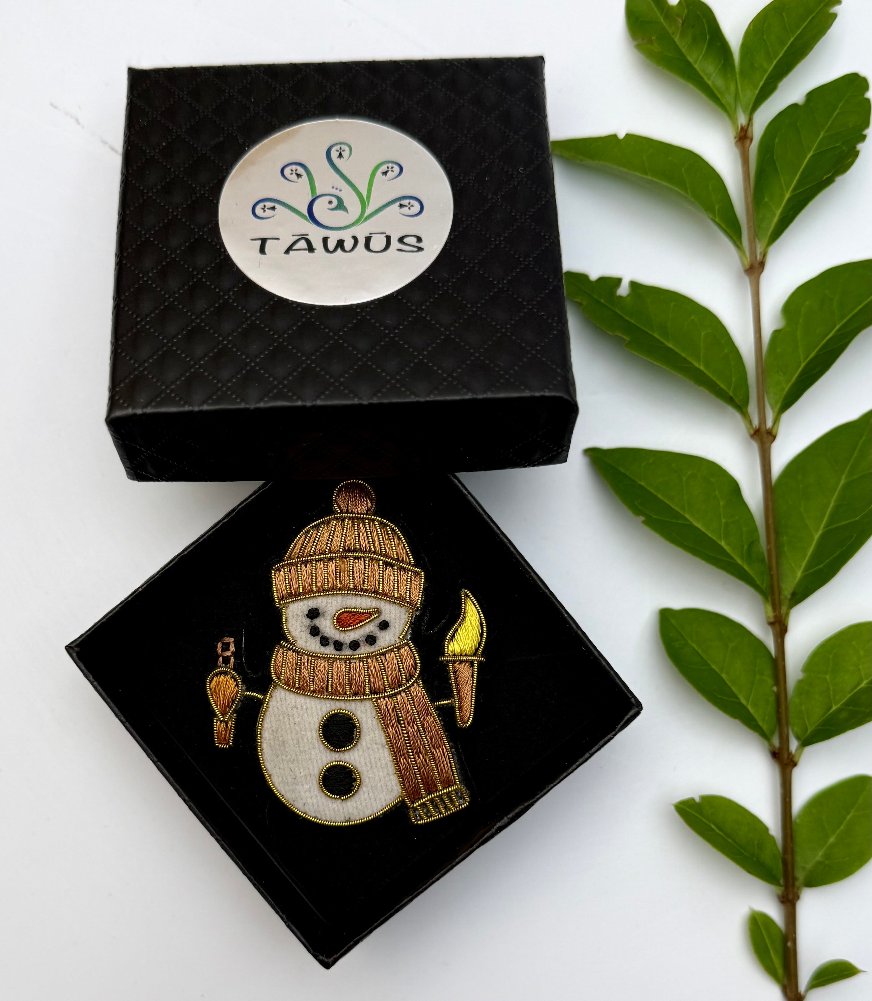 Broche Bonhomme de Neige brodée à la main