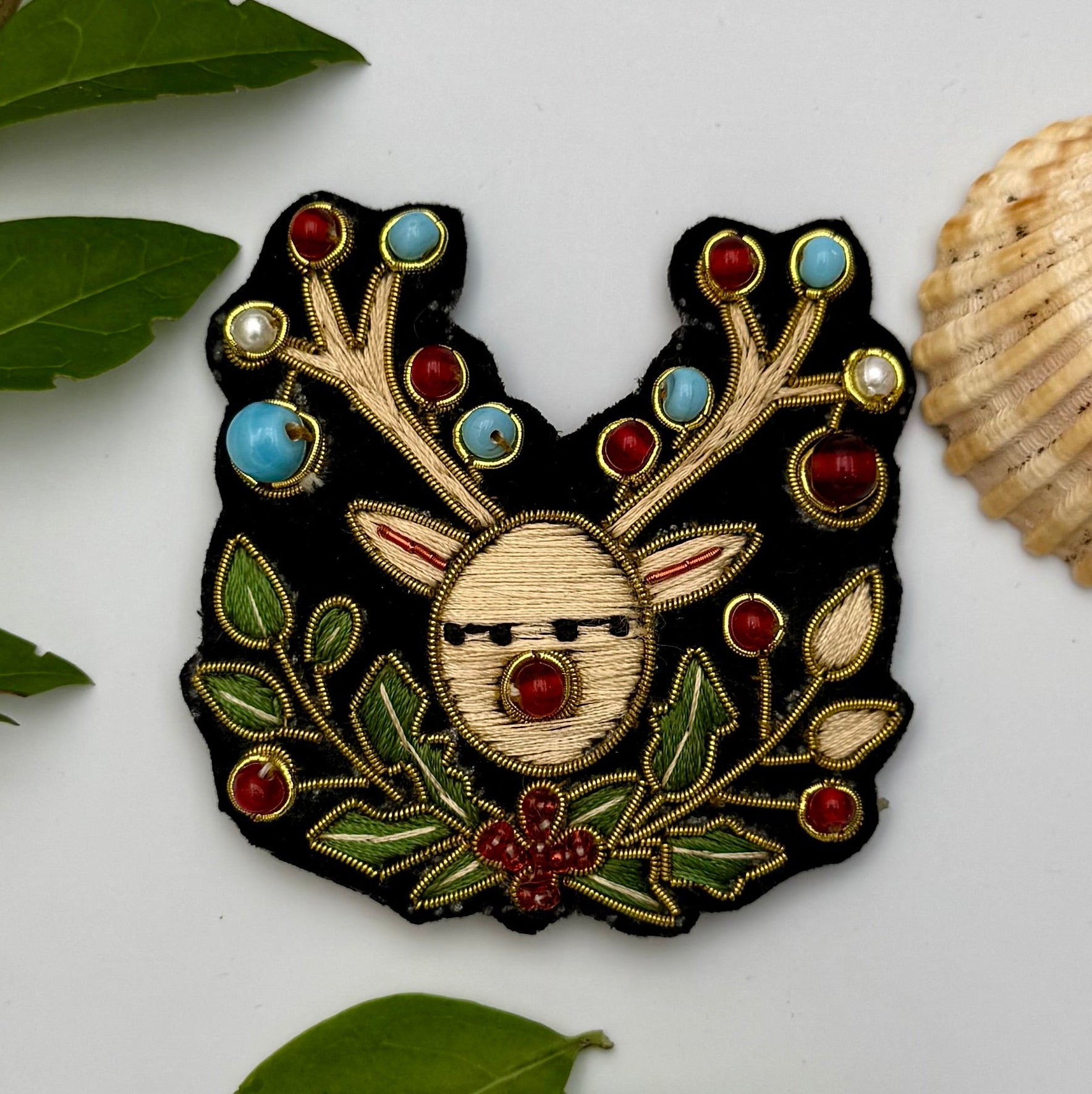 Broche Renne de Noël brodée à la main