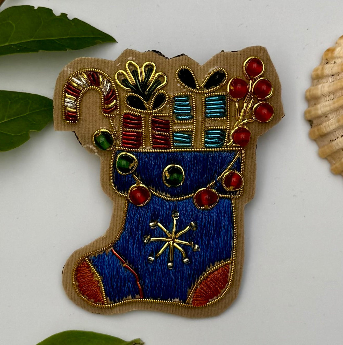 Broche Botte de Noël brodée à la main