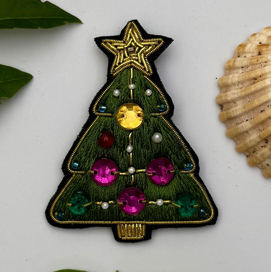 Broche Sapin de Noël brodée à la main