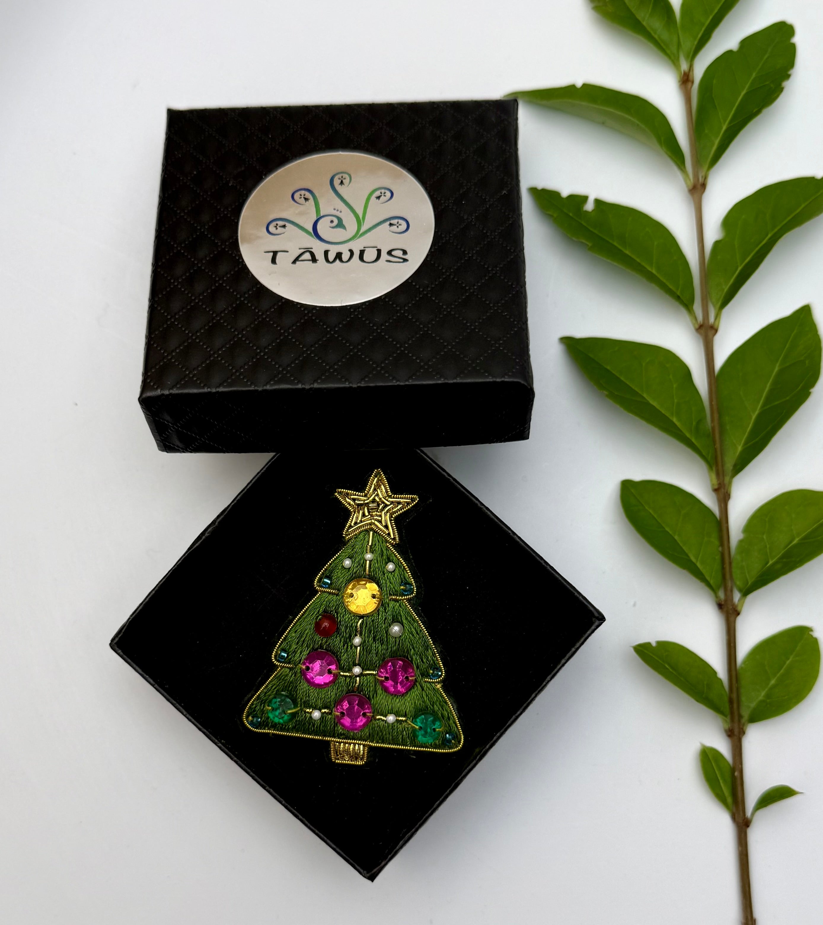 Broche Sapin de Noël brodée à la main