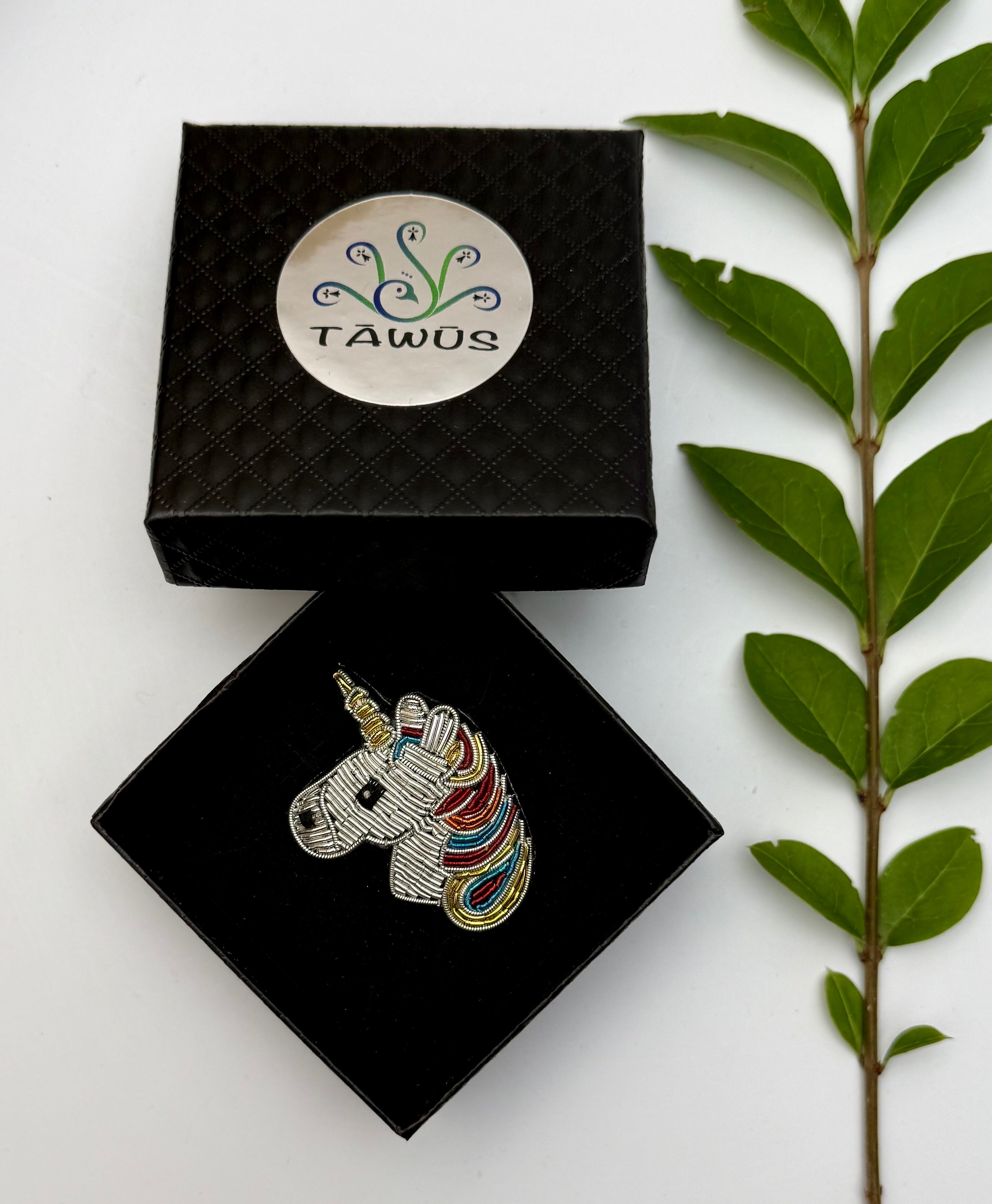 Broche Licorne brodée à la main