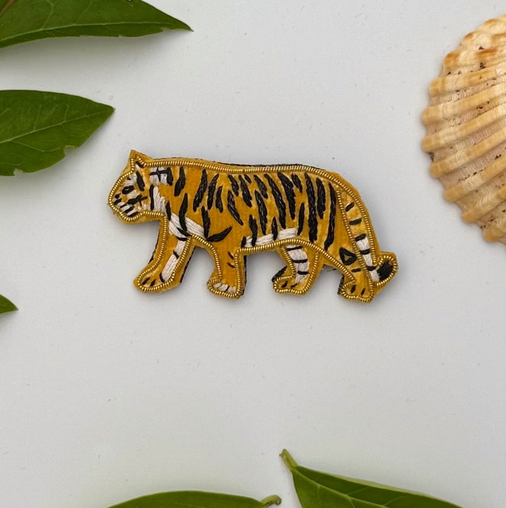 Broche Tigre brodée à la main