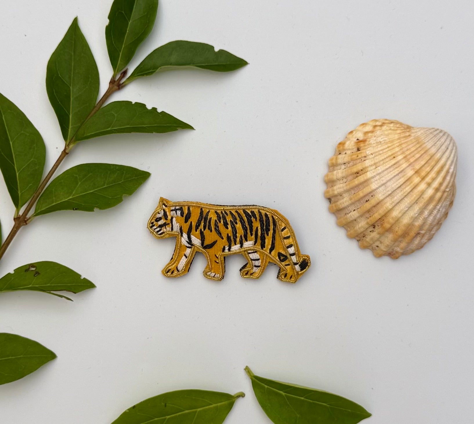 Broche Tigre brodée à la main