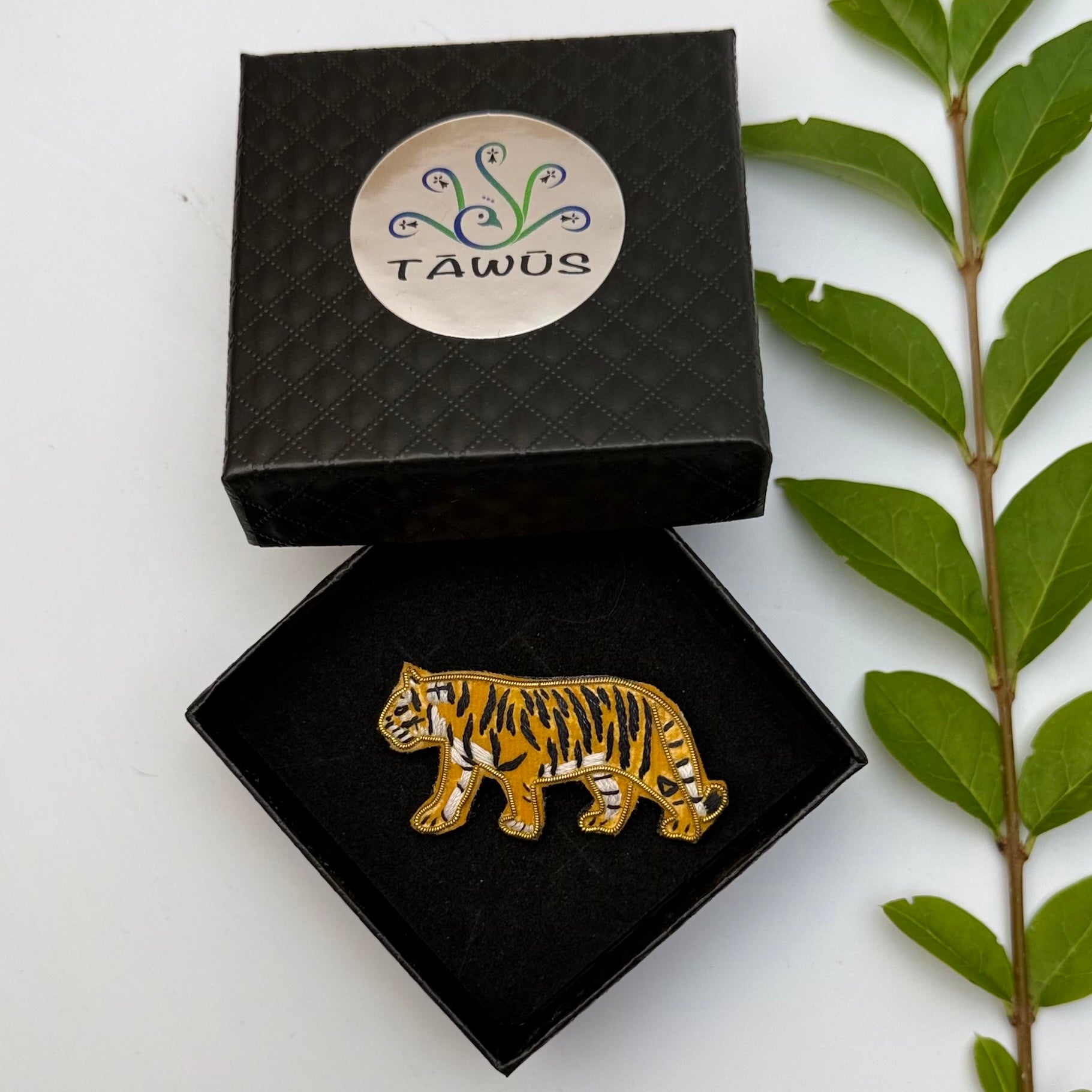 Broche Tigre brodée à la main