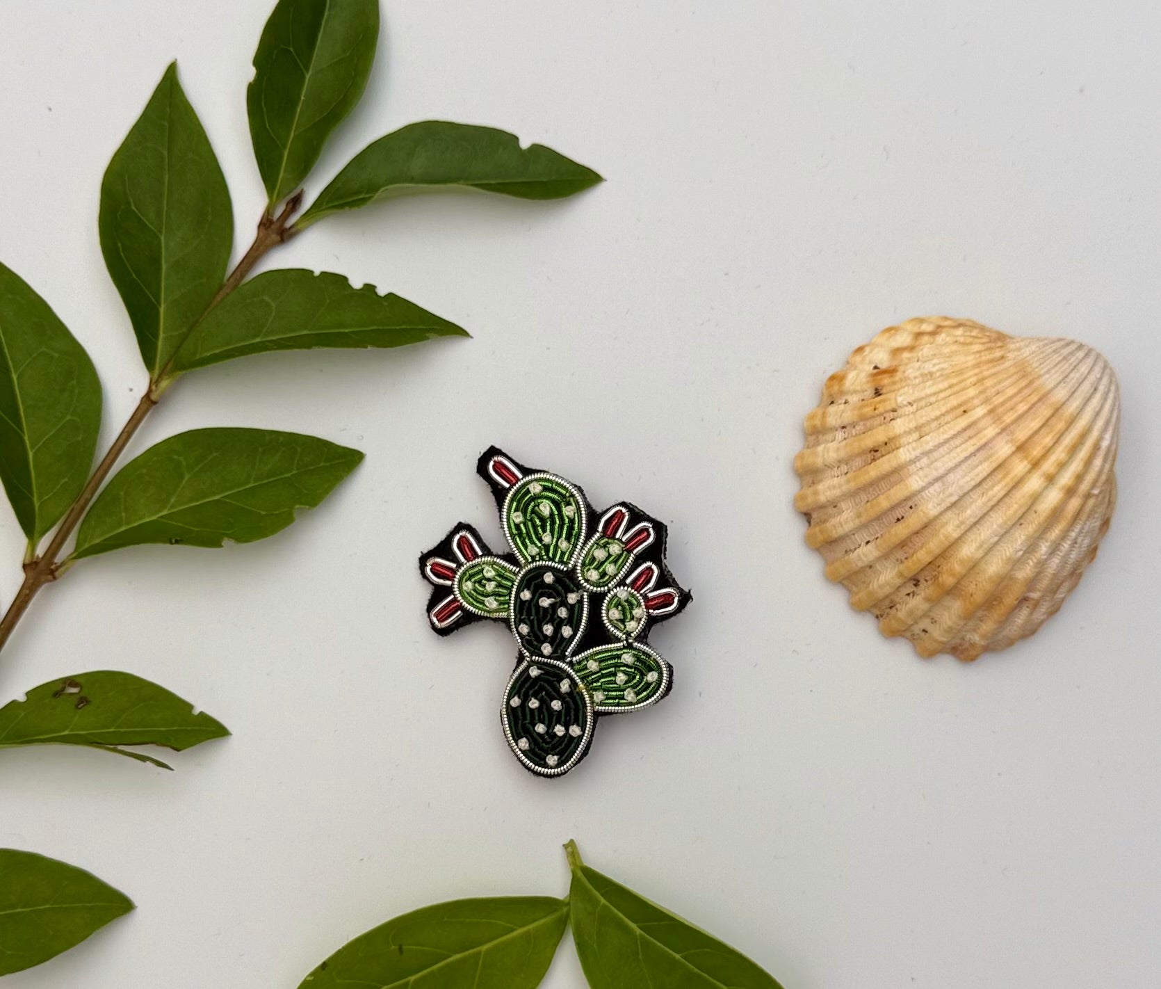 Broche Cactus brodée à la main