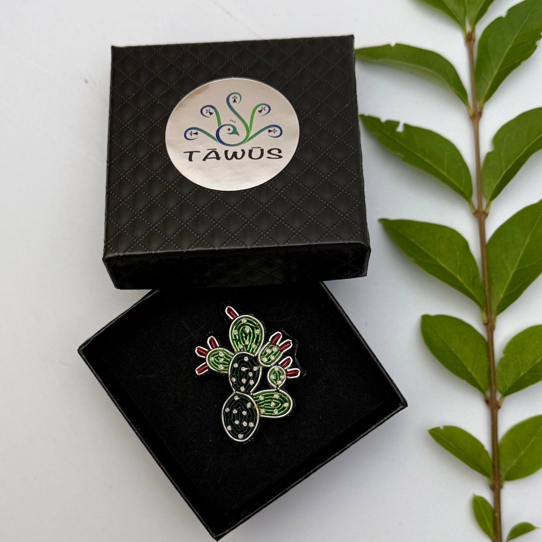 Broche Cactus brodée à la main