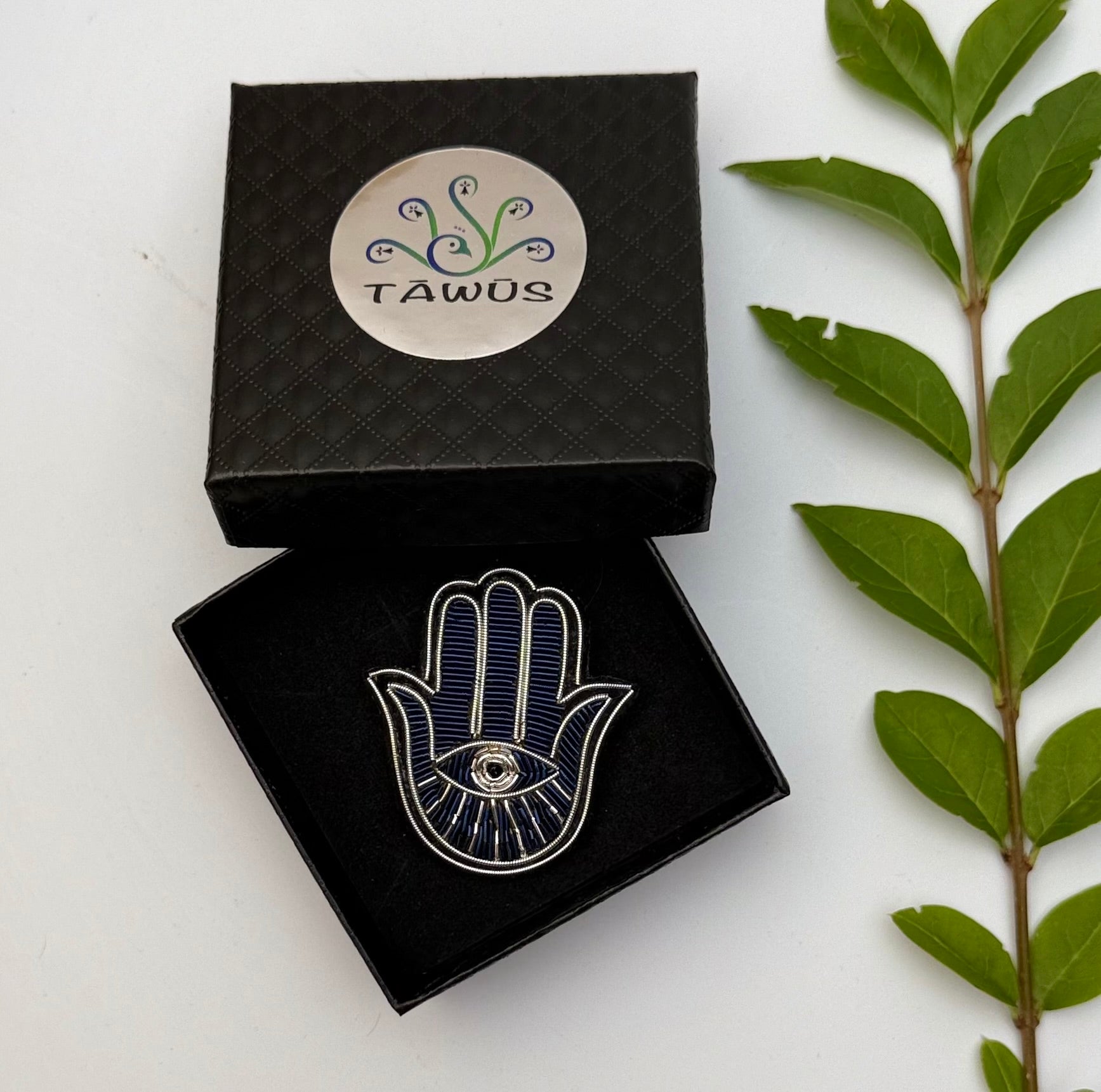 Broche Main Fatma, Fatima brodée à la main