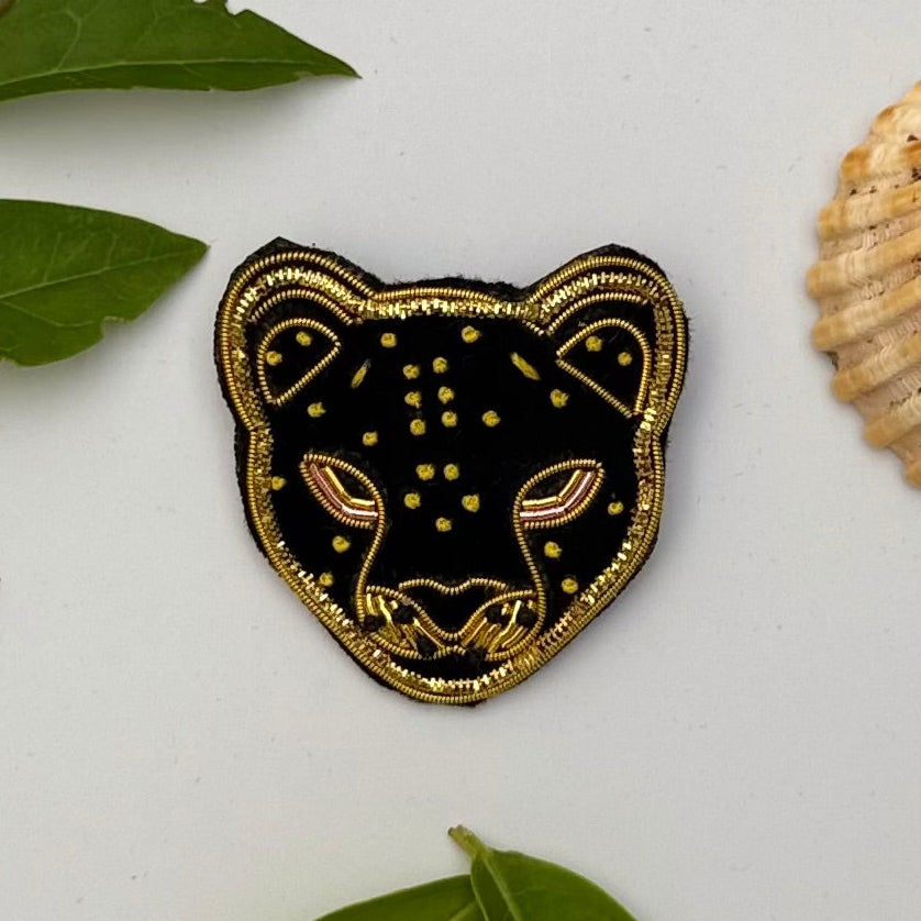 Broche Panthère brodée à la main