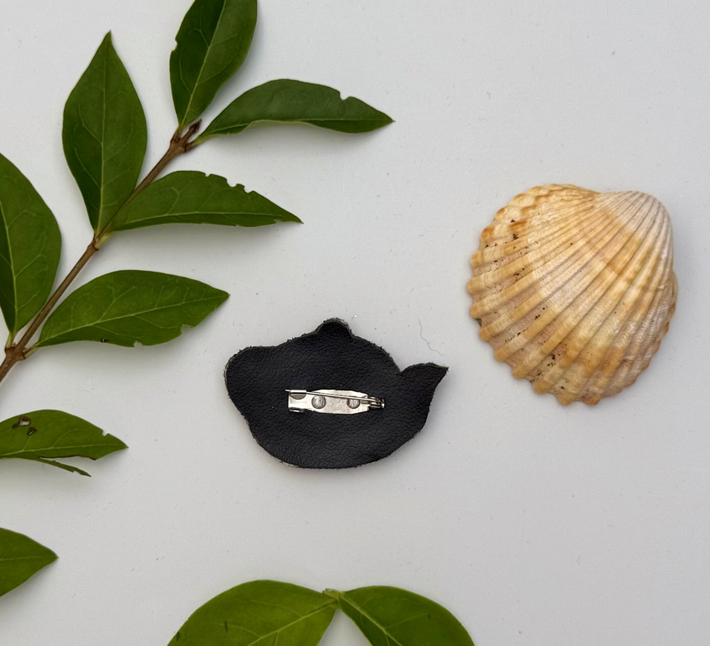 Broche Théière So British brodée à la main