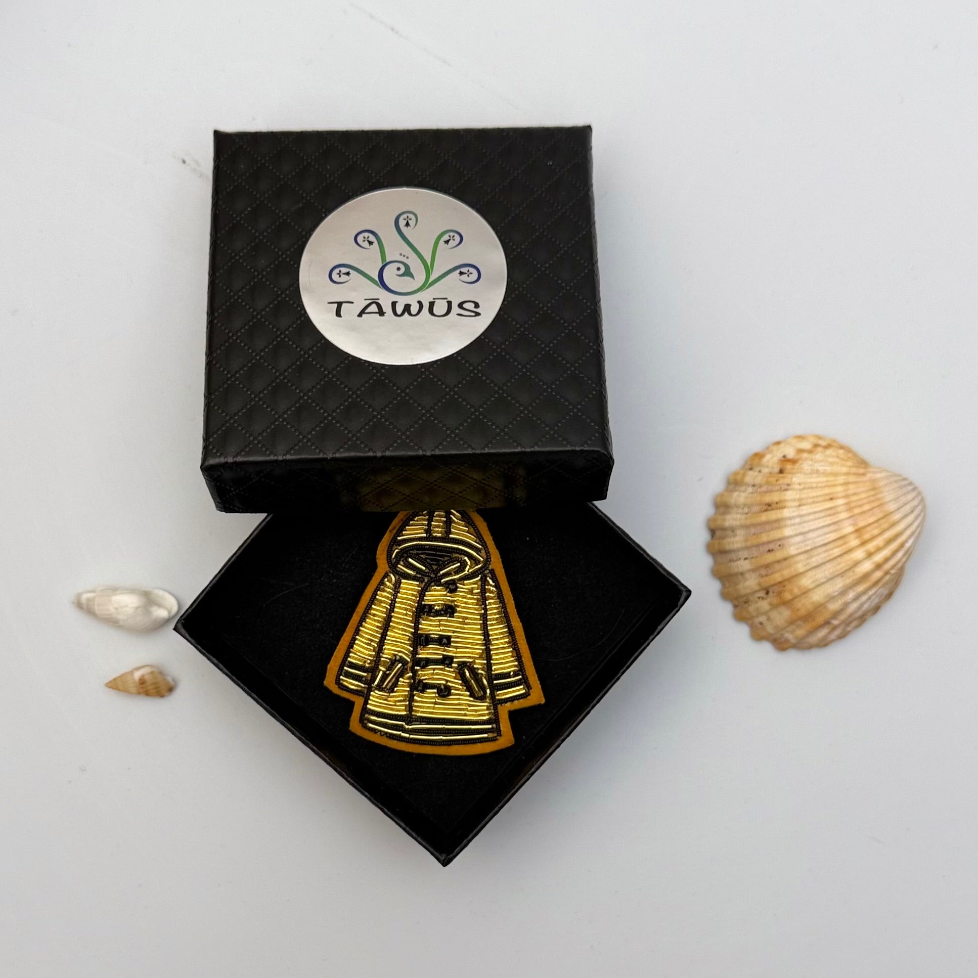 Broche Ciré Marin brodée à la main