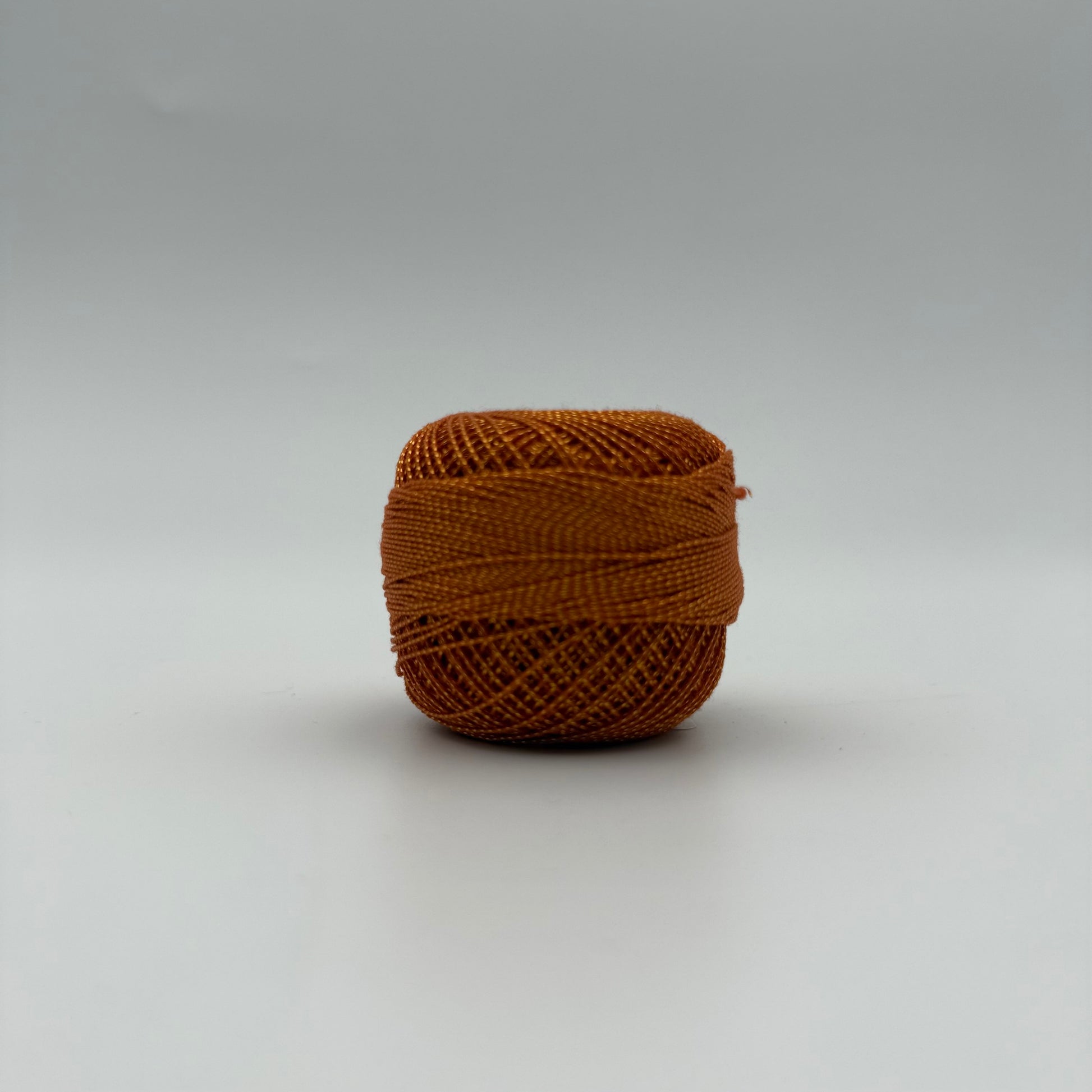 Fils coton bicolore et lurex pour broder ou crocheter 2062G