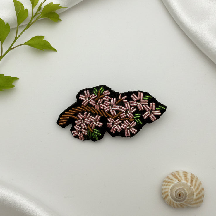 Broche Branche Cerisier brodée à la main