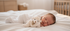 Peluche mouton lady Lefty Bukowski Design en situation – doudou bébé doux et rassurant, idéal comme cadeau de naissance – Tawus