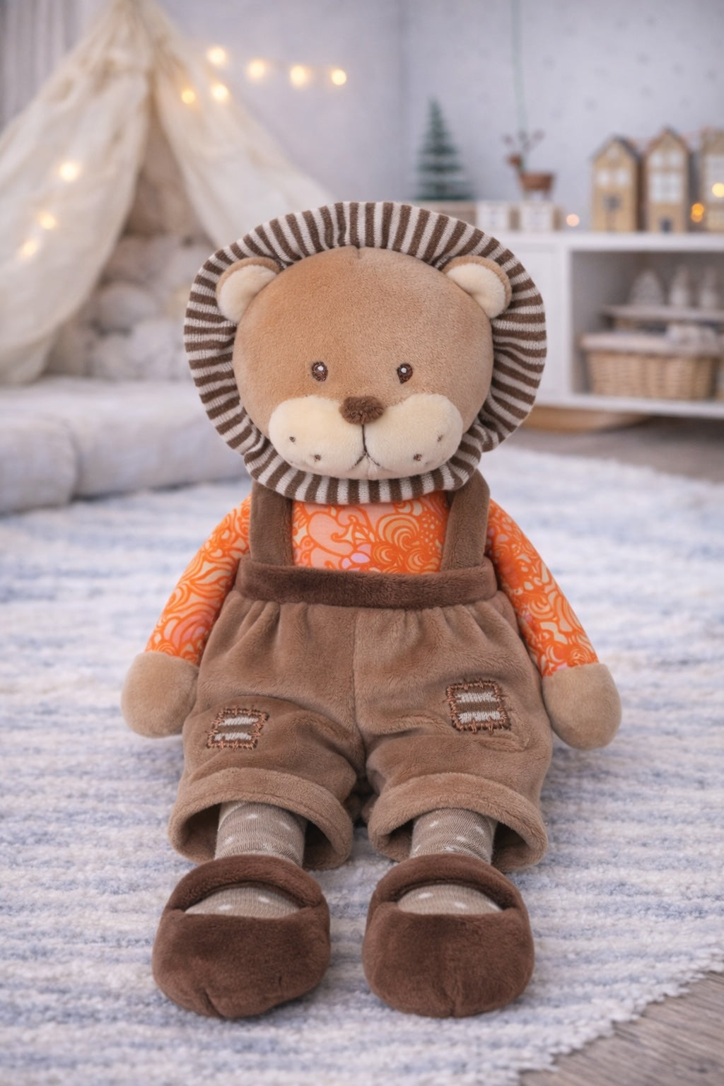 Peluche lion Baby Léo Bukowski Design vue détail – doudou bébé lion cadeau naissance original – Tawus