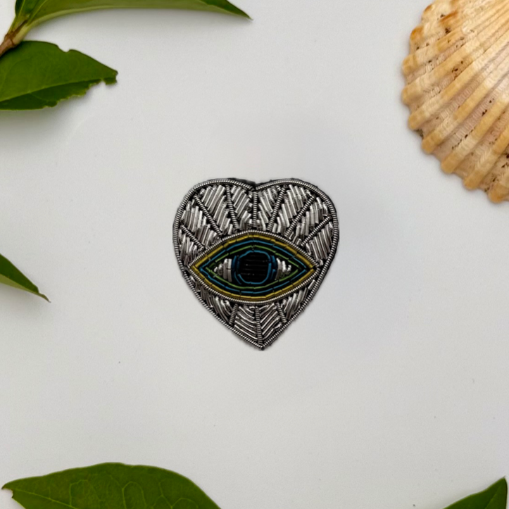 Broche  Coeur Oeil Argent Ex voto brodée à la main