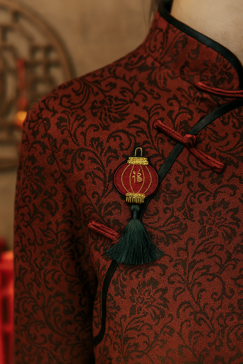 Broche Lanterne Chinoise brodée à la main