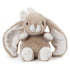  Peluche lapin Cute Kanina taupe de Bukowski Design, avec de longues oreilles, un nœud blanc et des pattes blanches, sur fond blanc.