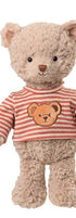 Peluche ours Colin de Bukowski Design vue de face sur fond blanc, avec un pelage beige bouclé et un haut rayé rouge et blanc.