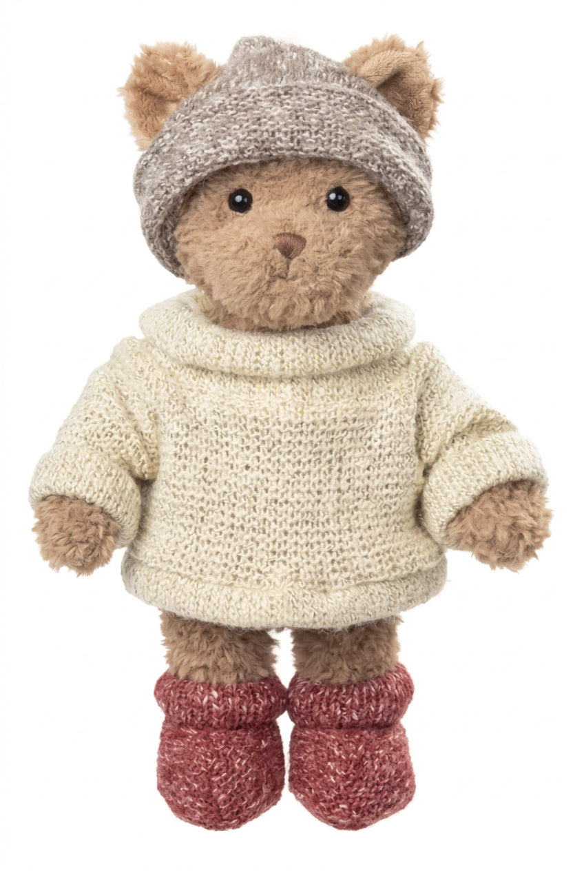  Peluche ours Robby de Bukowski Design vue de face sur fond blanc, en pull écru, bonnet gris et chaussons rouges