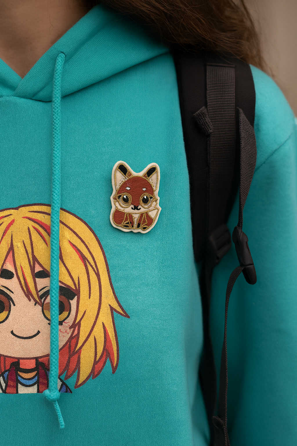 Broche Chibi Renard Roux brodée à la main